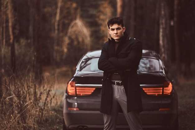 Что касается трансмиссии, БМВ X6 оснащается 8-ступенчатой автоматической коробкой передач Steptronic. Эта трансмиссия обеспечивает плавные переключения и быструю реакцию на команды водителя. Она также предлагает режимы работы, позволяющие адаптировать поведение автомобиля под различные условия: от экономичного до спортивного.
