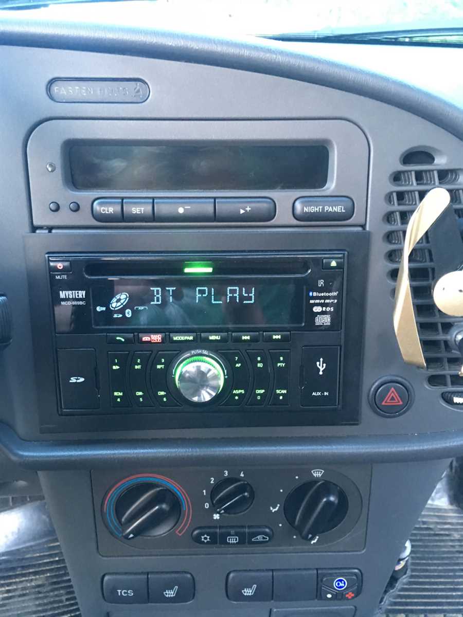 Как безопасно и правильно снять магнитолу с автомобиля Saab 9-5